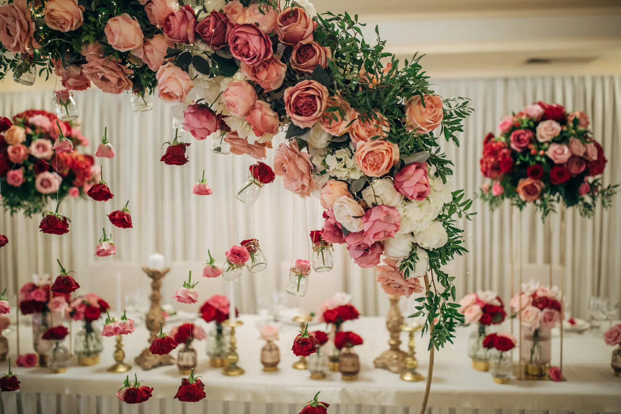Elegant floral wedding table arrangement with roses.