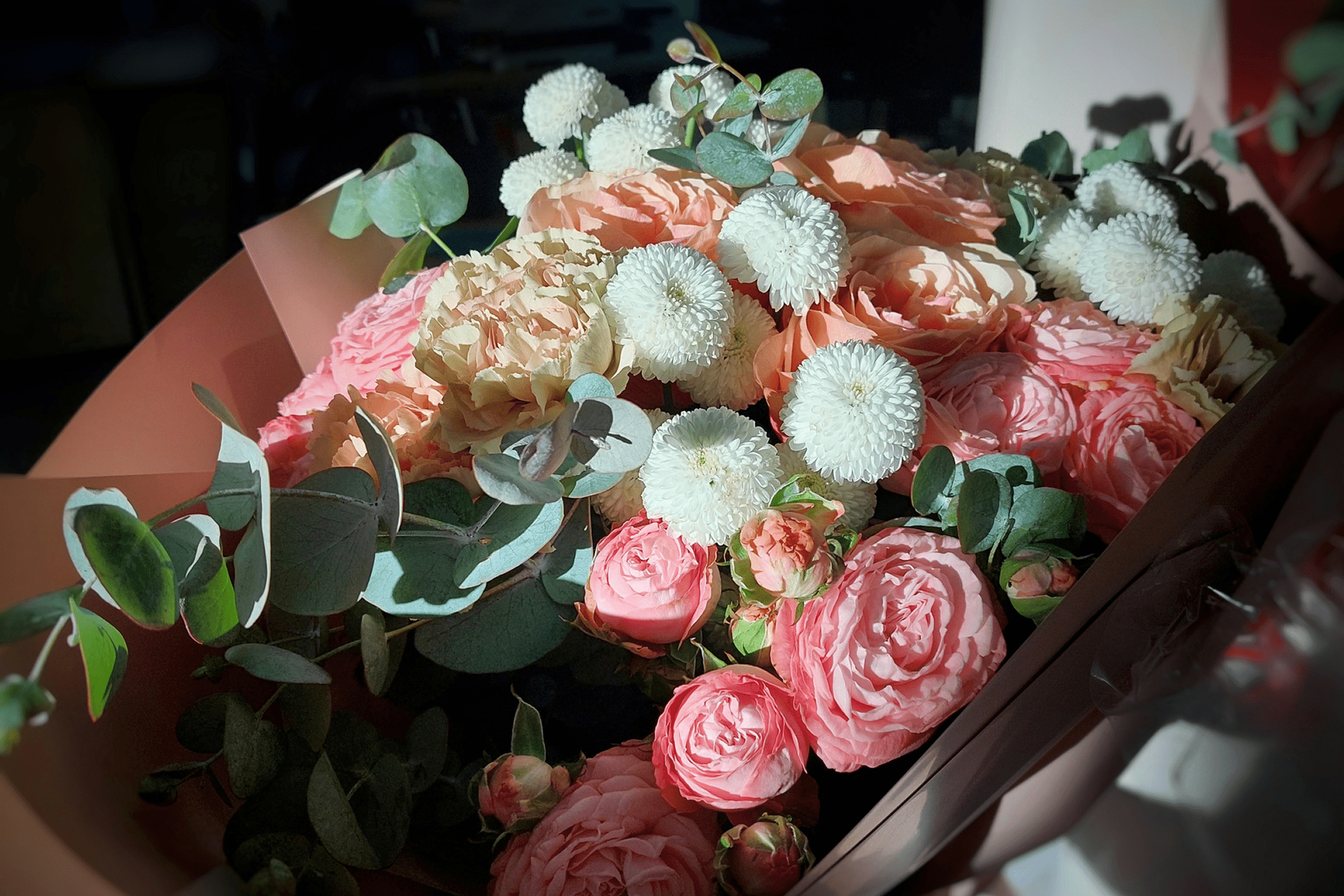 Bouquet of pink and white flowers.